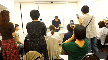 レジンワークショップの会場の画像